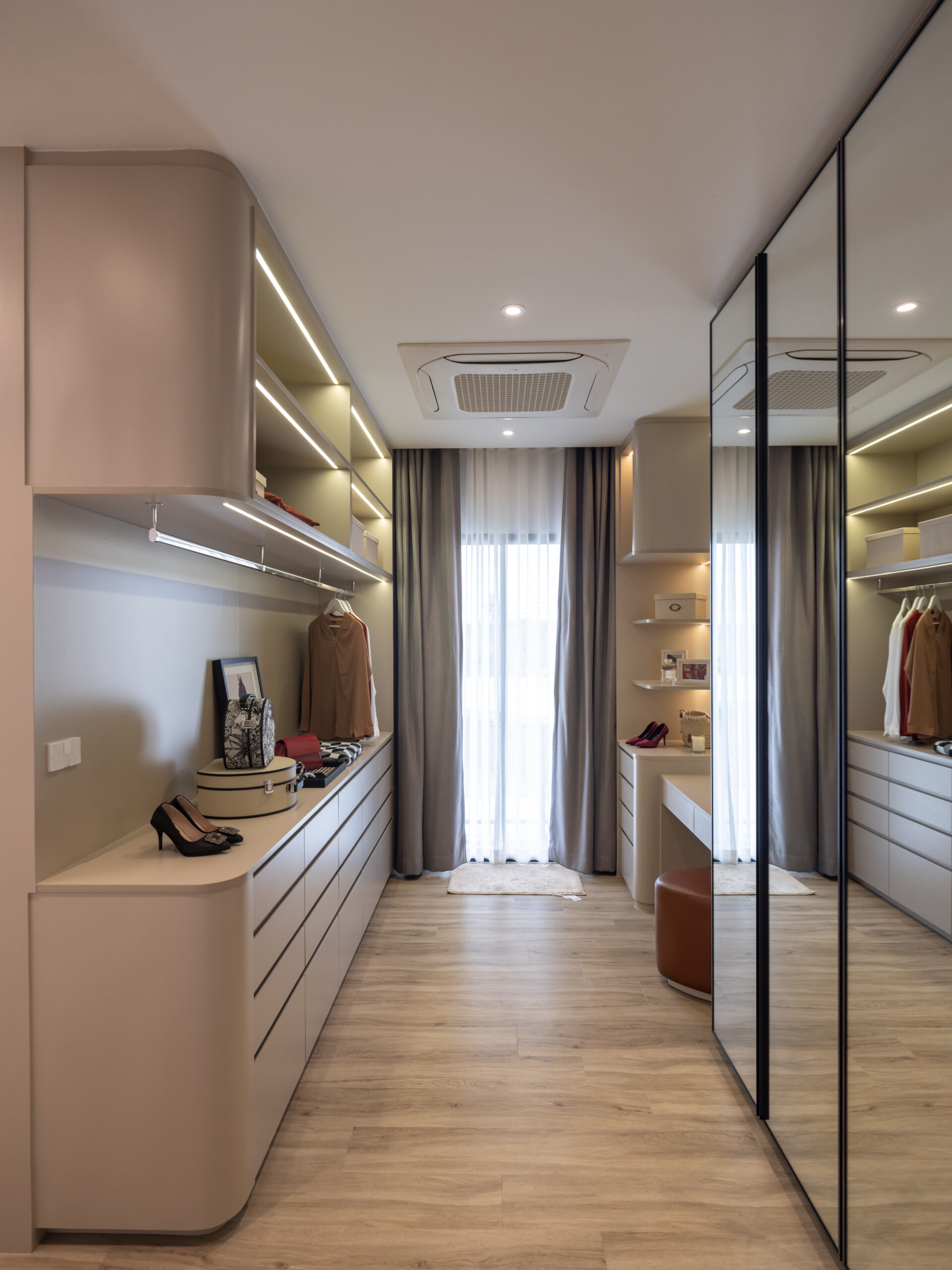 เหตุผลที่ Walk-in Closet คือ Must-Have ในบ้านหรู The Pavilion ปิ่นเกล้า ...